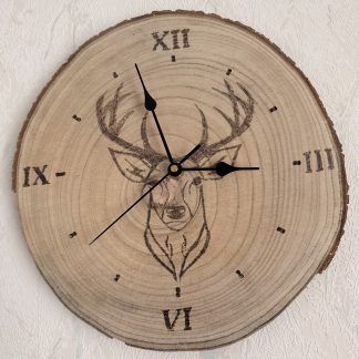Baumscheibenuhr Hirsch