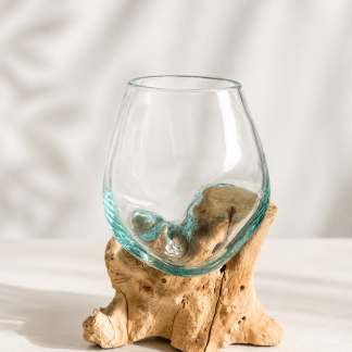 Wurzel mit Glasgefäß