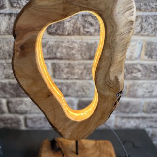 Holzskulptur mit LED-Beleuchtung – stilvolle Dekoration mit Licht